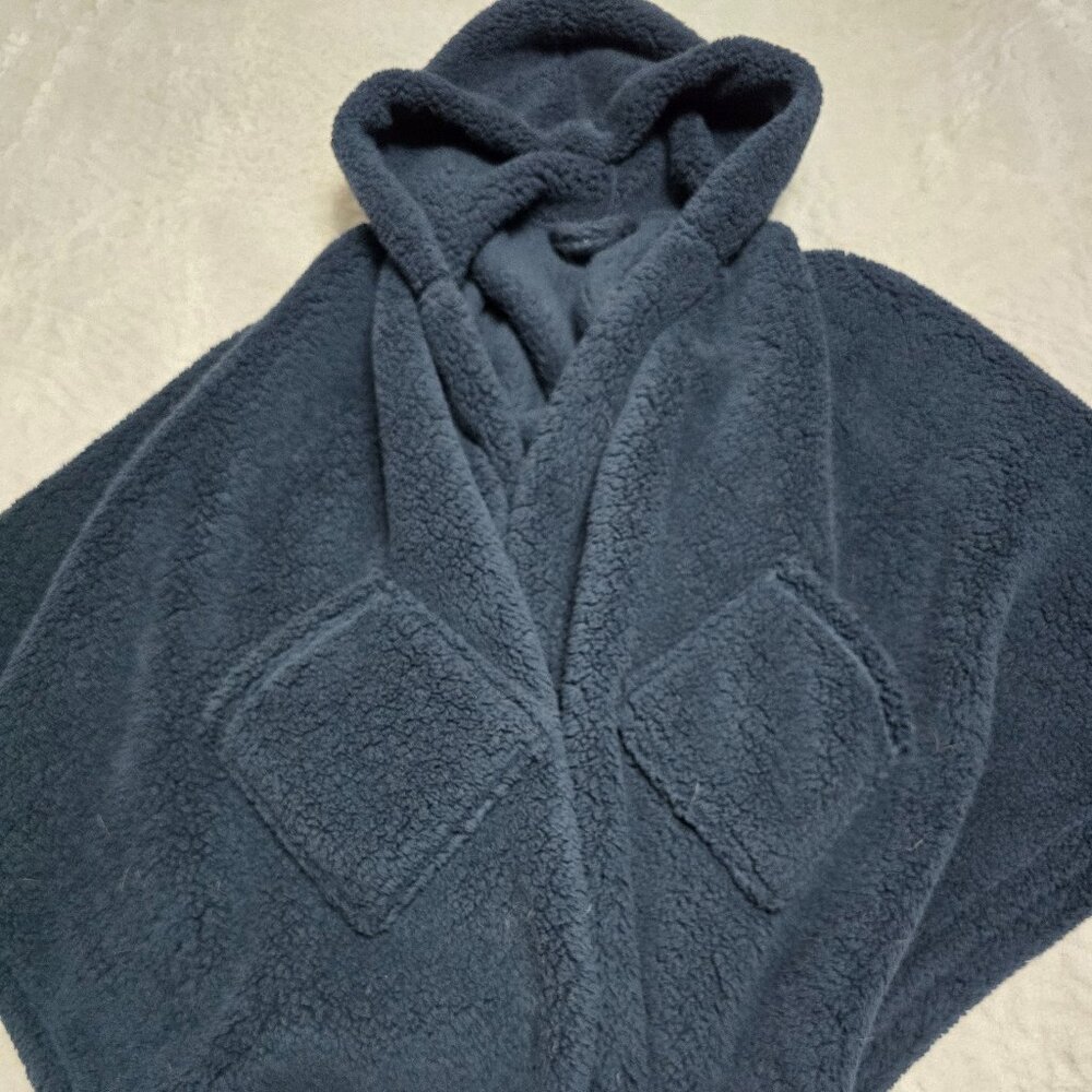 LL Bean Cozy Sherpa Wearable Throw Navy - Picture 2 of 4